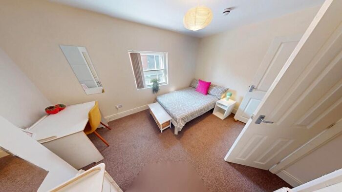 5 Bedroom Flat To Rent In Wollaton Street, Nottingham, NG1