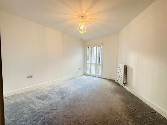 2 Bedroom Flat To Rent In Gaol Ferry Steps, Bristol, BS1