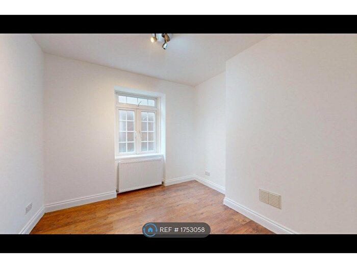 2 Bedroom Flat To Rent In Portland Road, Croydon, SE25