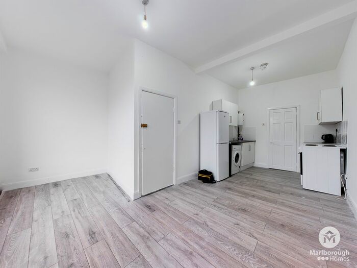 Studio To Rent In High Road, Leytonstone, London, E11