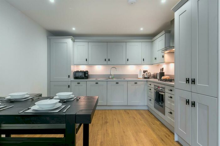 2 Bedroom Apartment To Rent In Green Lanes, Winchmore Hill, N21