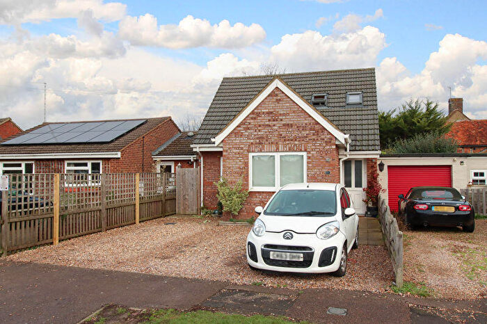 2 Bedroom Detached House For Sale In The Green, Cheddington, LU7