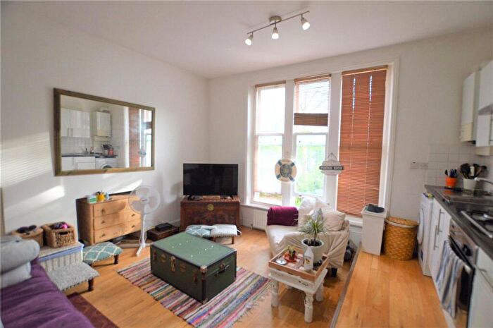 1 Bedroom Apartment To Rent In Gatestone Road, London, SE19