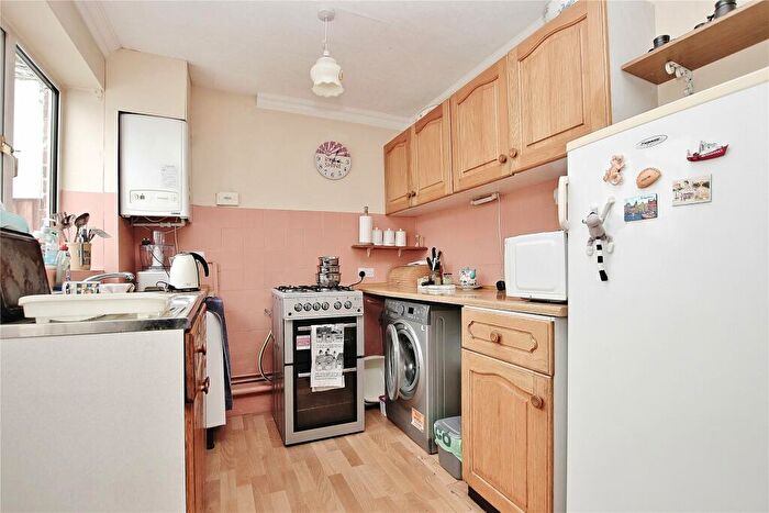 3 Bedroom Terraced House For Sale In Hazelwood Road, Knaphill, Woking, Surrey, GU21