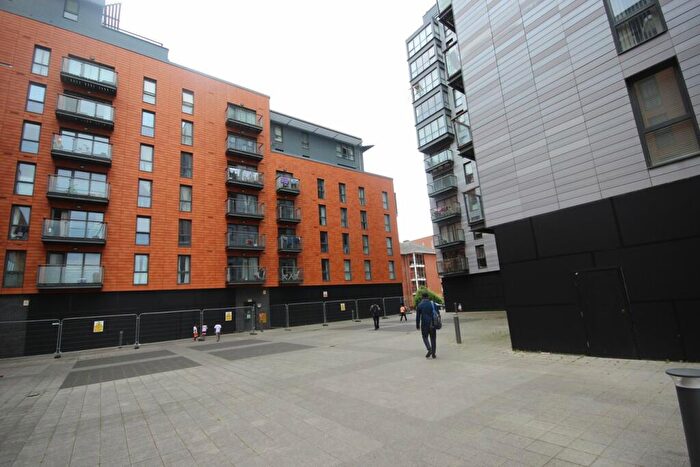 2 Bedroom Apartment To Rent In Rivington Apartments, Slough, SL2