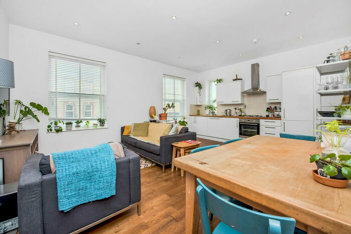 2 Bedroom Flat To Rent In Basing Court, London, SE15