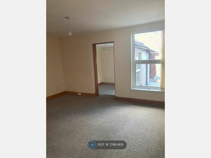 2 Bedroom Flat To Rent In Gloucester Road, Bristol, BS7