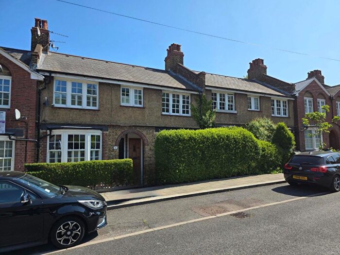 2 Bedroom Property To Rent In Peabody Cottages, Rosendale Road, London, SE24