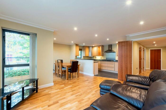 2 Bedroom Flat To Rent In Goldhawk Road, Chiswick, London, W6