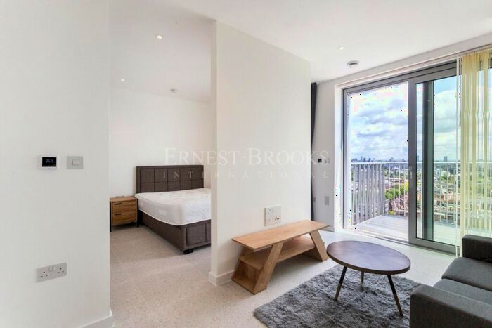 Apartment To Rent In Jacquard Point, Tapestry Way, Whitechapel, E1