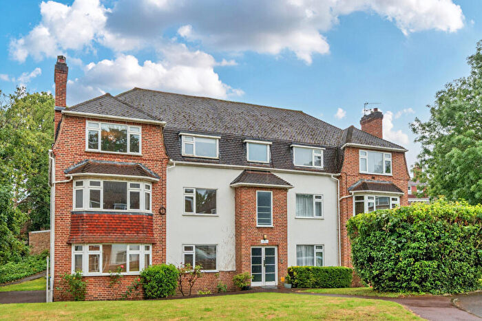 2 Bedroom Flat For Sale In Southend Road, Beckenham, Kent, BR3