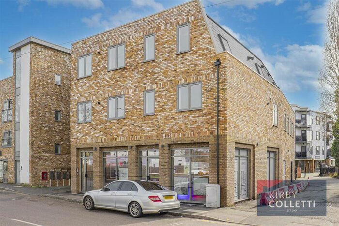 2 Bedroom Apartment To Rent In Windmill Court, Windmill Lane, Cheshunt, EN8