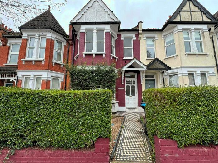 2 Bedroom Apartment To Rent In Eaton Park Road, London, N13