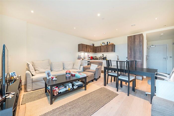 1 Bedroom Flat To Rent In Lockington Road, London, SW8