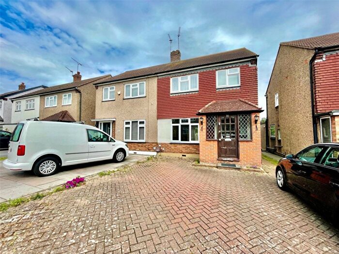 3 Bedroom Semi Detached House For Sale In Fairfield Close, Sidcup, Kent, DA15