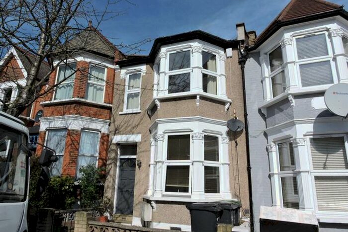 2 Bedroom Flat To Rent In Hewitt Road, London, N8