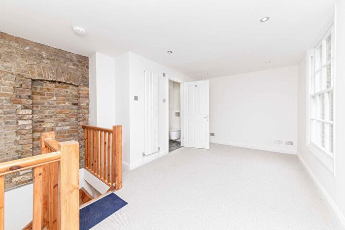 2 Bedroom Flat To Rent In Broadway Market, London, E8