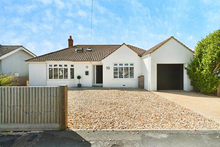5 Bedroom Bungalow For Sale In Edith Avenue, Peacehaven, East Sussex, BN10