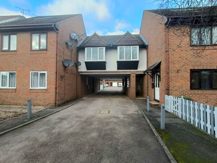 Studio To Rent In Bicester Road, Aylesbury, HP19