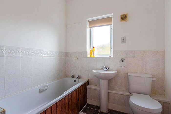 2 Bedroom Flat To Rent In Grangemoor Court, Cardiff, CF11