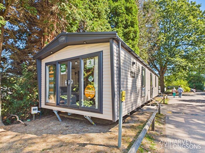 2 Bedroom Mobile/park Home For Sale In Ivyhouse Lane, Hastings, TN35