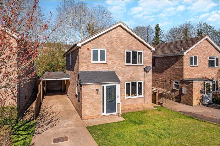 3 Bedroom Detached House For Sale In Greenhills Park, Bloxham, OX15