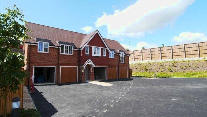 2 Bedroom Flat To Rent In Arundale Walk, Highwood, Horsham, RH12