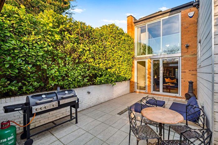 2 Bedroom End Of Terrace House For Sale In Lyham Road, London, SW2