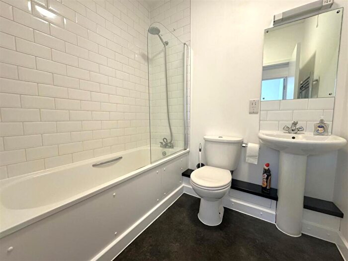 1 Bedroom Flat To Rent In Magenta House, Central Ave, Welling, DA16