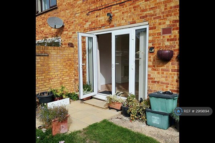 1 Bedroom Flat To Rent In Churchill Avenue, Aylesbury, HP21