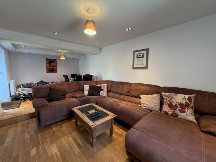 2 Bedroom House To Rent In Alma Street, Cottage, PL4