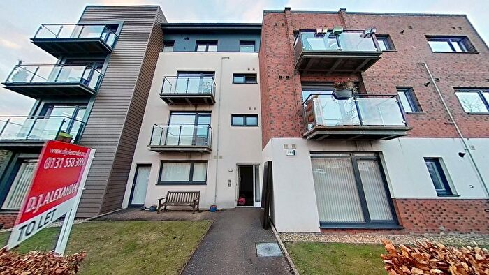 3 Bedroom Flat To Rent In Maplewood Park, Edinburgh, EH12