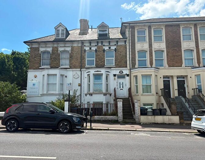 1 Bedroom Flat To Rent In Folkestone Road, Dover, CT17