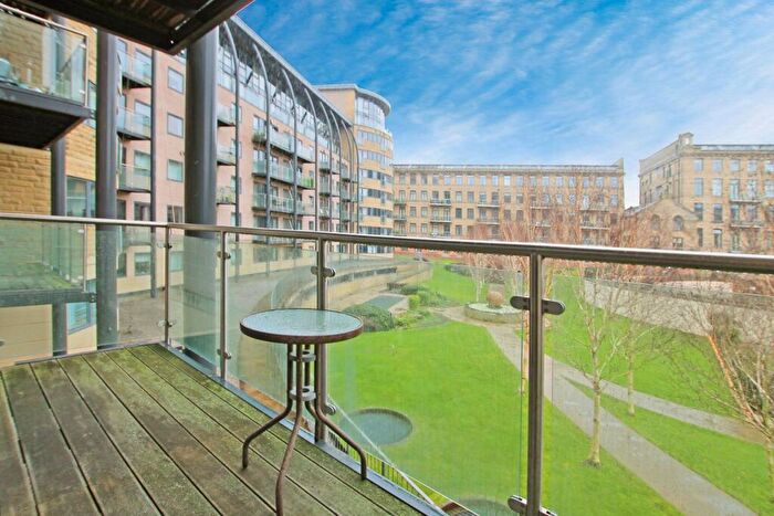 2 Bedroom Flat To Rent In Salts Mill Road, Shipley, Bradford, BD17