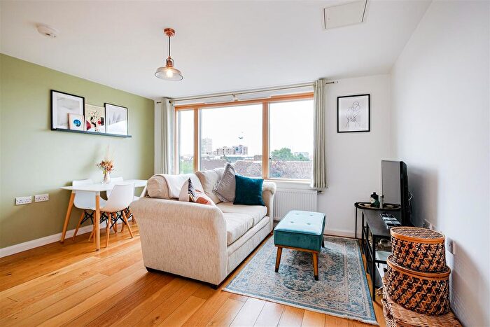 1 Bedroom Flat For Sale In Grange Park Road, London, E10