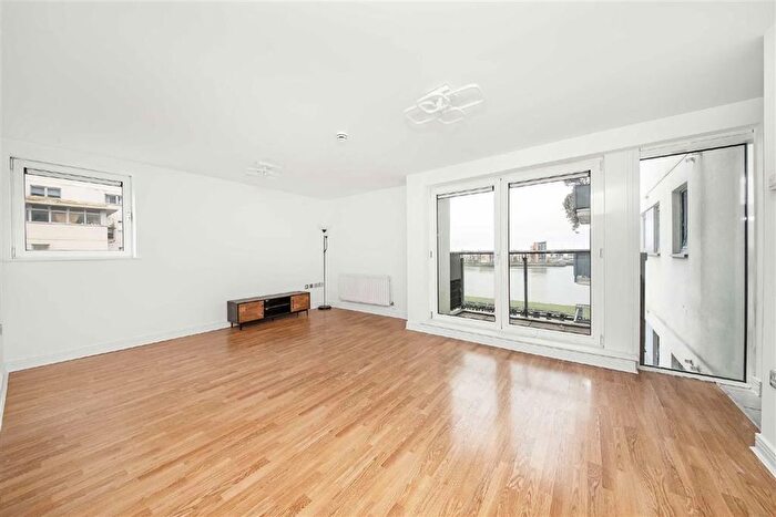 2 Bedroom Flat To Rent In Erebus Drive, Thamesmead, SE28