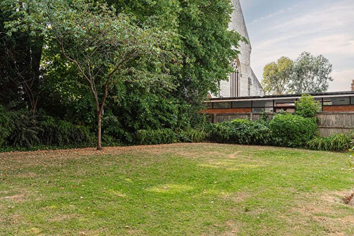 2 Bedroom Flat For Sale In Reigate Hill, Reigate, RH2