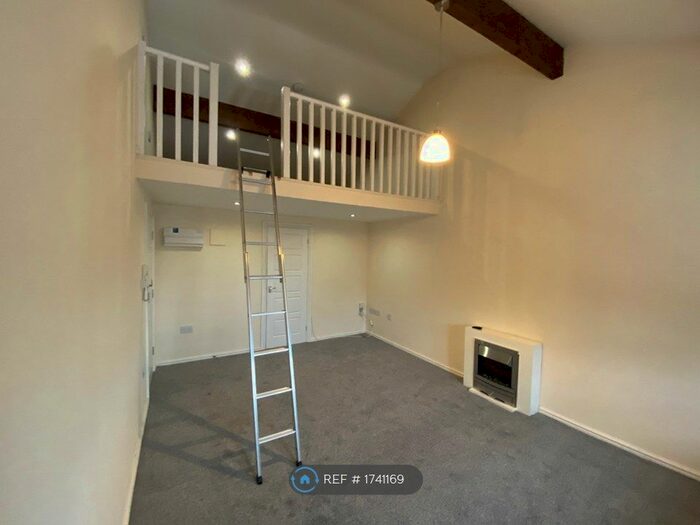 1 Bedroom Flat To Rent In Shamrock House, Pudsey, LS28