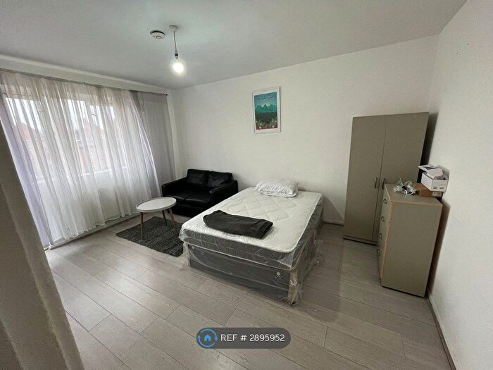 1 Bedroom Flat To Rent In Ansell House, London, E1