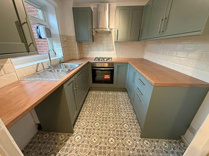 2 Bedroom Property To Rent In Nightingale Avenue, Frome, Somerset, BA11