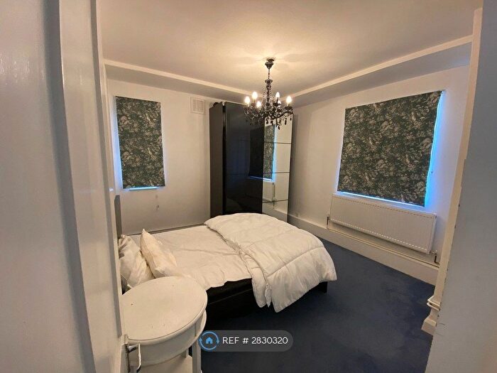 2 Bedroom Flat To Rent In Jean House, London, SW17