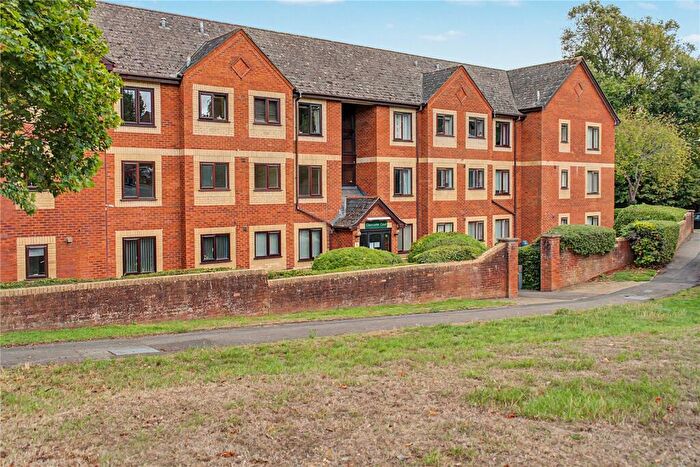 2 Bedroom Apartment For Sale In Drove Road, Old Town, Swindon, Wiltshire, SN1