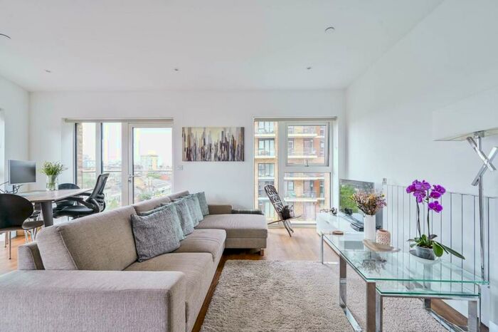 1 Bedroom Flat To Rent In Duncombe House, Woolwich, London, SE18