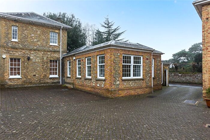 2 Bedroom Flat For Sale In Holly Bush Lane, Sevenoaks, Kent, TN13