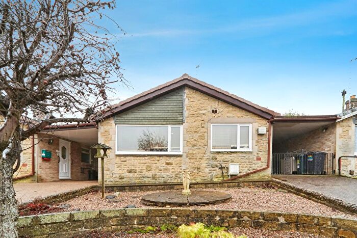 2 Bedroom Bungalow For Sale In Shay Drive, Bradford, BD9