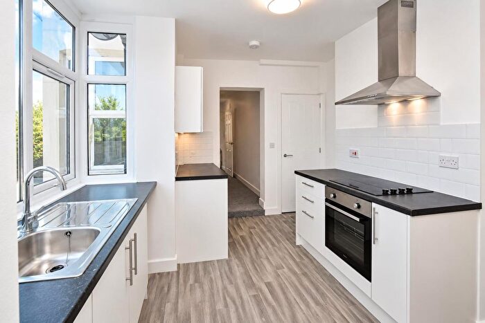 1 Bedroom Flat To Rent In Langdon Road, Rochester, ME1