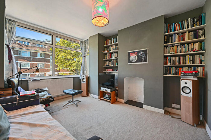 2 Bedroom Flat For Sale In Nicoll Road, London, NW10