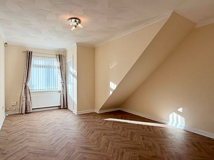 2 Bedroom Semi Detached House To Rent In Clos-Glanlliw, Pontlliw, SA4