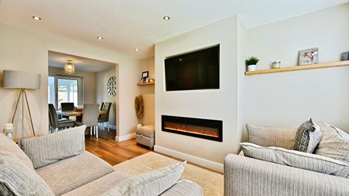 3 Bedroom Semi-detached House For Sale In Poplar Close, Killamarsh, Sheffield, S21