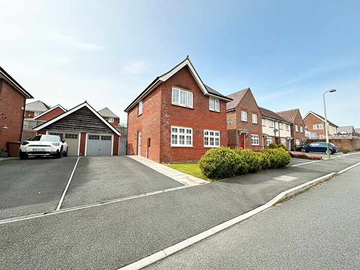 3 Bedroom Detached House For Sale In Kingfisher Way, Penallta, CF82